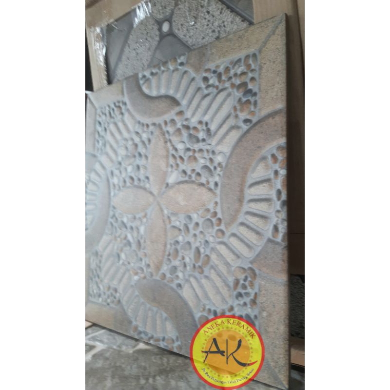 Keramik Lantai Kasar Teras Garasi Motif Batu Alam Timbul 40x40 Janeiro Beige