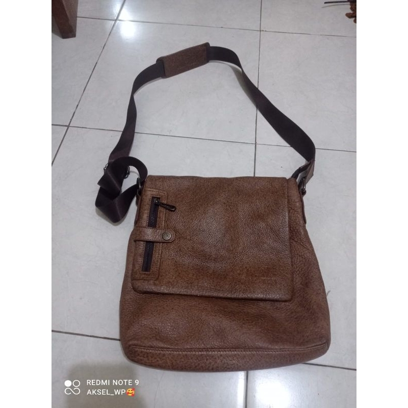 Tas selempang Giorgio Armani