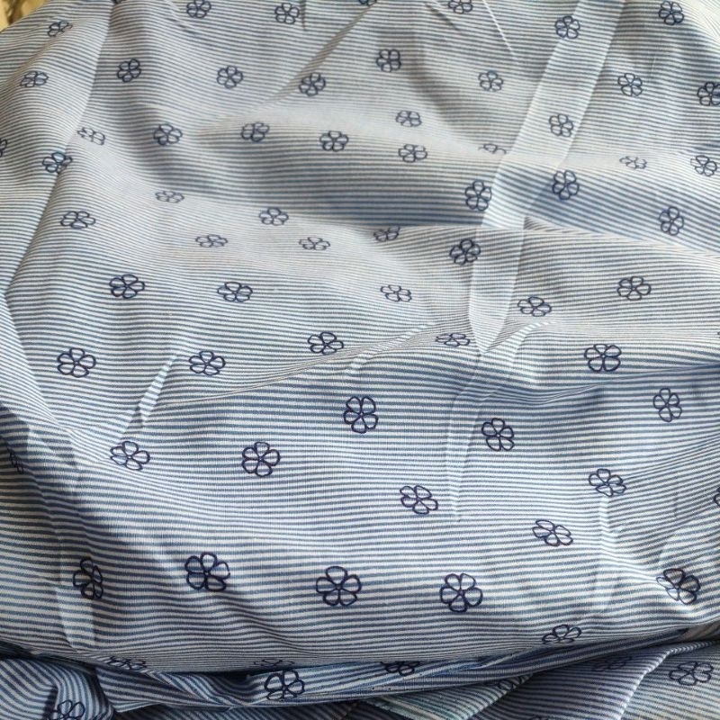 KAIN KILOAN KATUN MOTIF BUNGA GARIS BIRU