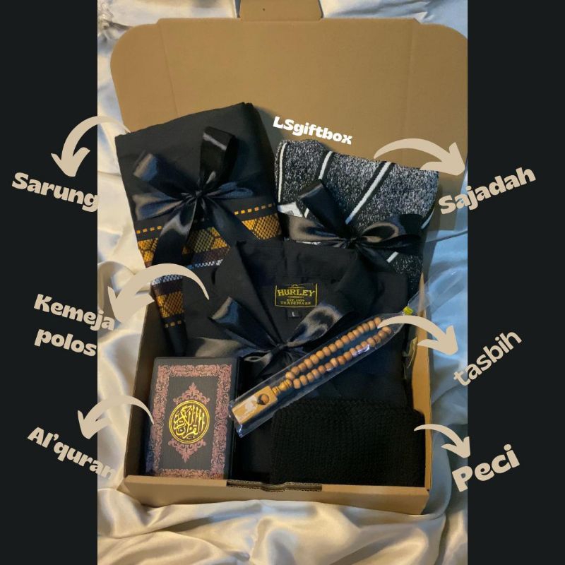 

PAKET MUSLIM PRIA / KADO ULANG TAHUN COWOK / HAMPERS COWOK PAKET IBADAH KEMEJA FLANEL KMEJA POLOS SAJADAH