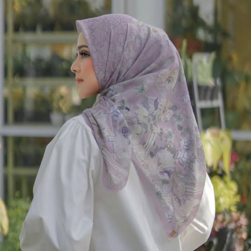 Buttonscarves Daisy Wisteria Preloved