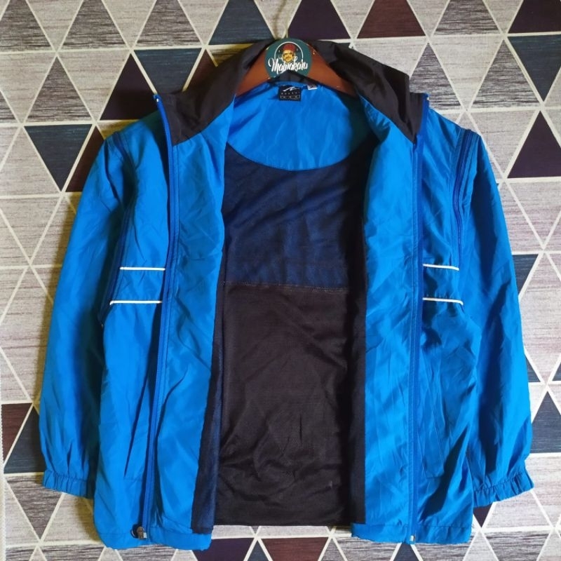 Jaket Outdoor Nike Sport