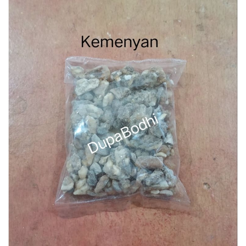 kemenyan putih / kemenyan tabur / kemenyan sembahyang / kemenyan datuk