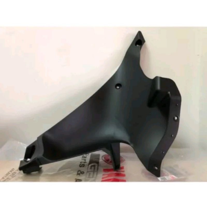 Panel Inner 1 Sayap Dalam Atas Kiri Yamaha R15 V3 VVA BK6-F836K-00 original ygp