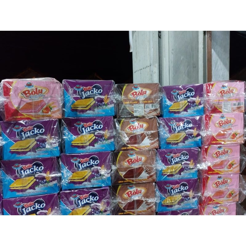 

Bolu Lapis Krim Rasa Strawberry Stroberi Cokelat Blueberry Jacko Box Isi 24 Pcs 10 Gr