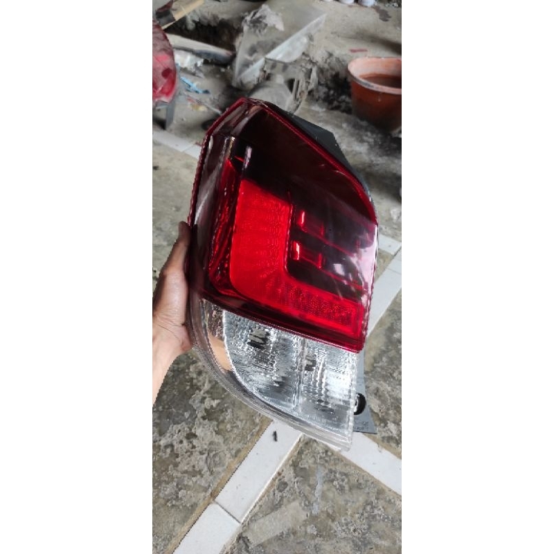 STOPLAMP/LAMPU BELAKANG MOBIL AGYA / AYLA THN 2018-2020 KIRI ORIGINAL