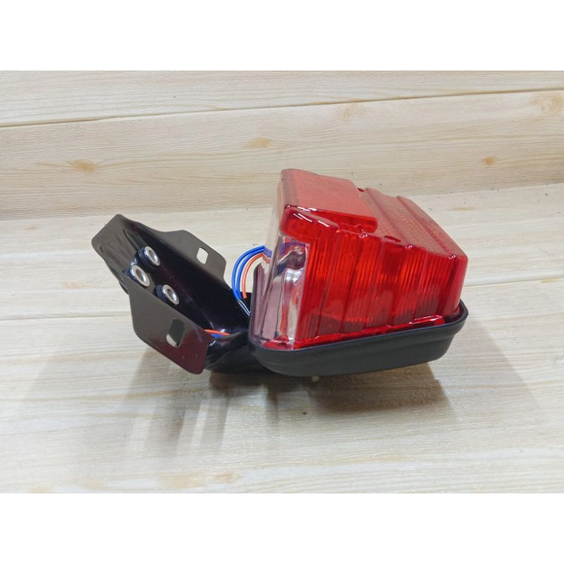 STOPLAMP STOPAN LAMPU BELAKANG HONDA CB K5 GL100 TAHUN TUA SET DENGAN DUDUKAN STOPAN