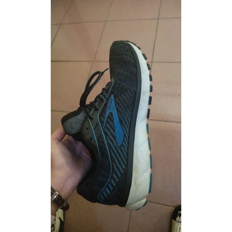 Brooks ghost 12 (second) complete with the box.