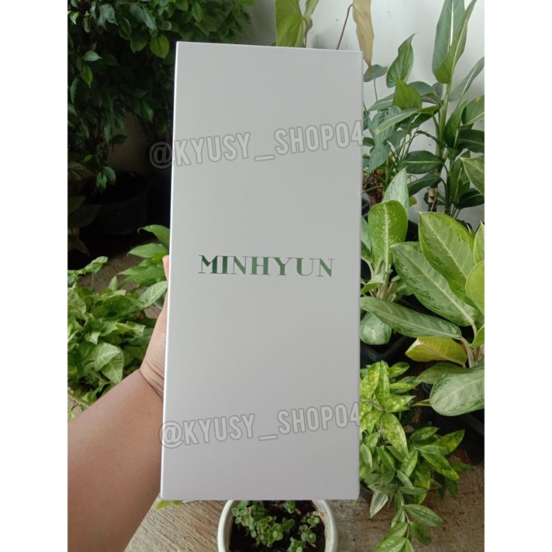[ READY STOCK ] OFFICIAL LIGHTSTICK HWANG MINHYUN NUEST
