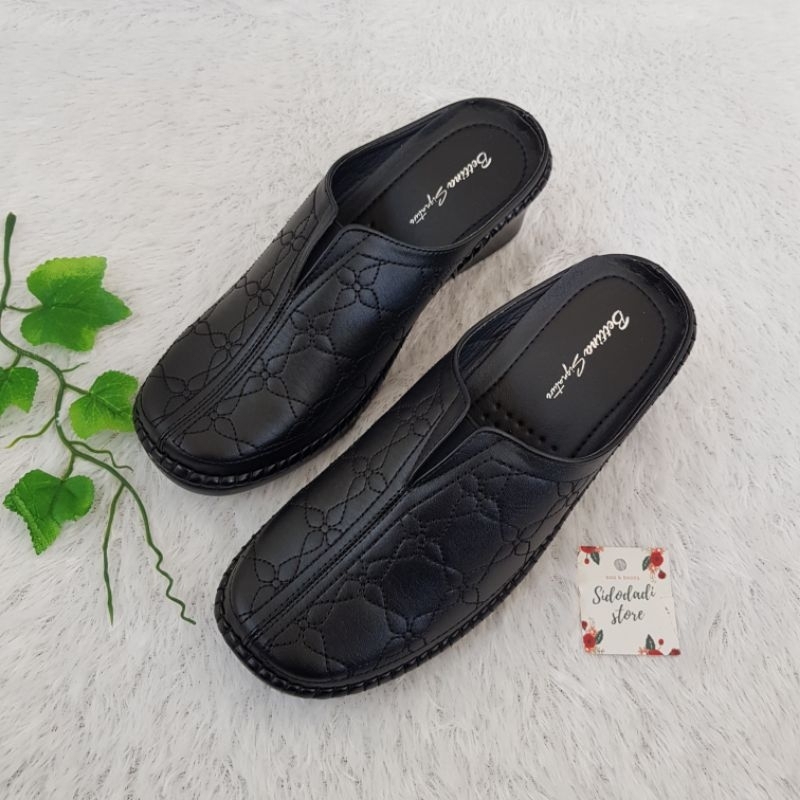 Sepatu Sandal Wanita Terbaru Betina Signature C305-BS1887