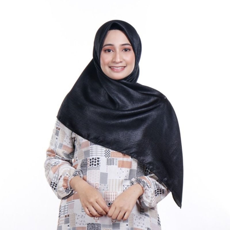 Umama Scarf - Kerudung Polos Segi Empat Sinaree Polos
