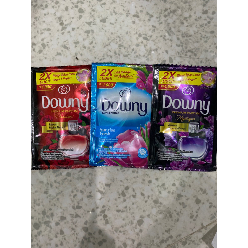 DOWNY PELEMBUT &amp; PEWANGI PAKAIAN SACHET /  1 RENCENG ISI 6 / 19ML Molto 9 ml 12 pcs