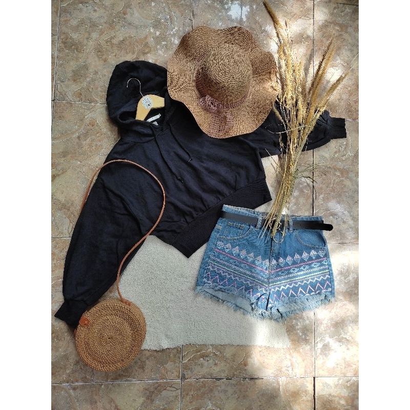 preloved hoodie oversize gemoy crop hitam lengan balon