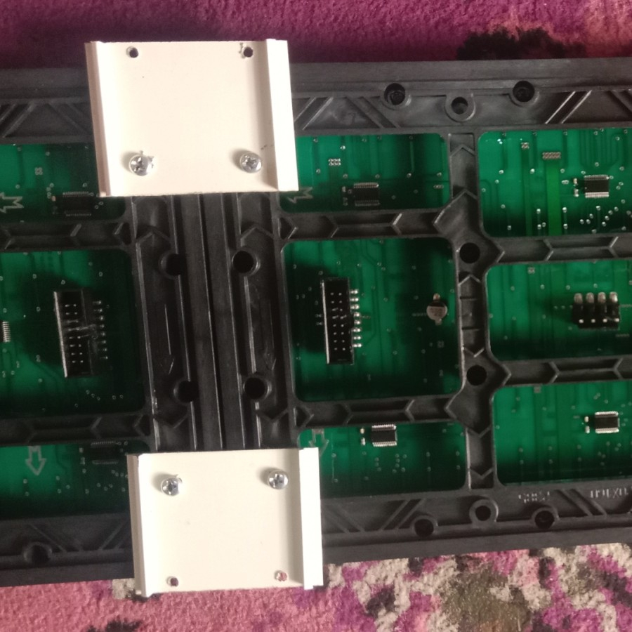 dudukan frame panel running text p10