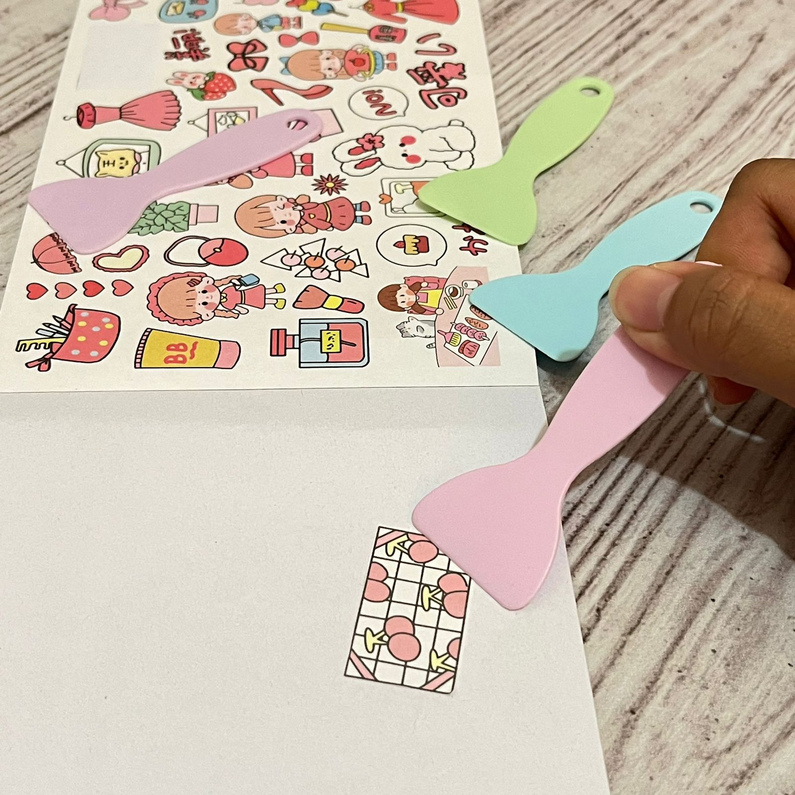 Perata Sticker bahan Plastik /Spatula Stiker ukuran 8cm Harga Termurah Perlengkapan Kreativitas Anak Terlengkap Kualitas Terbaik Bisa Grosir dan COD