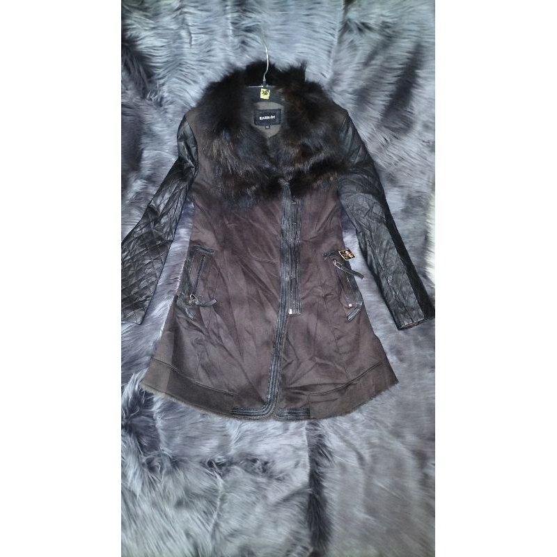 Suede lengan kulit kerah bulu