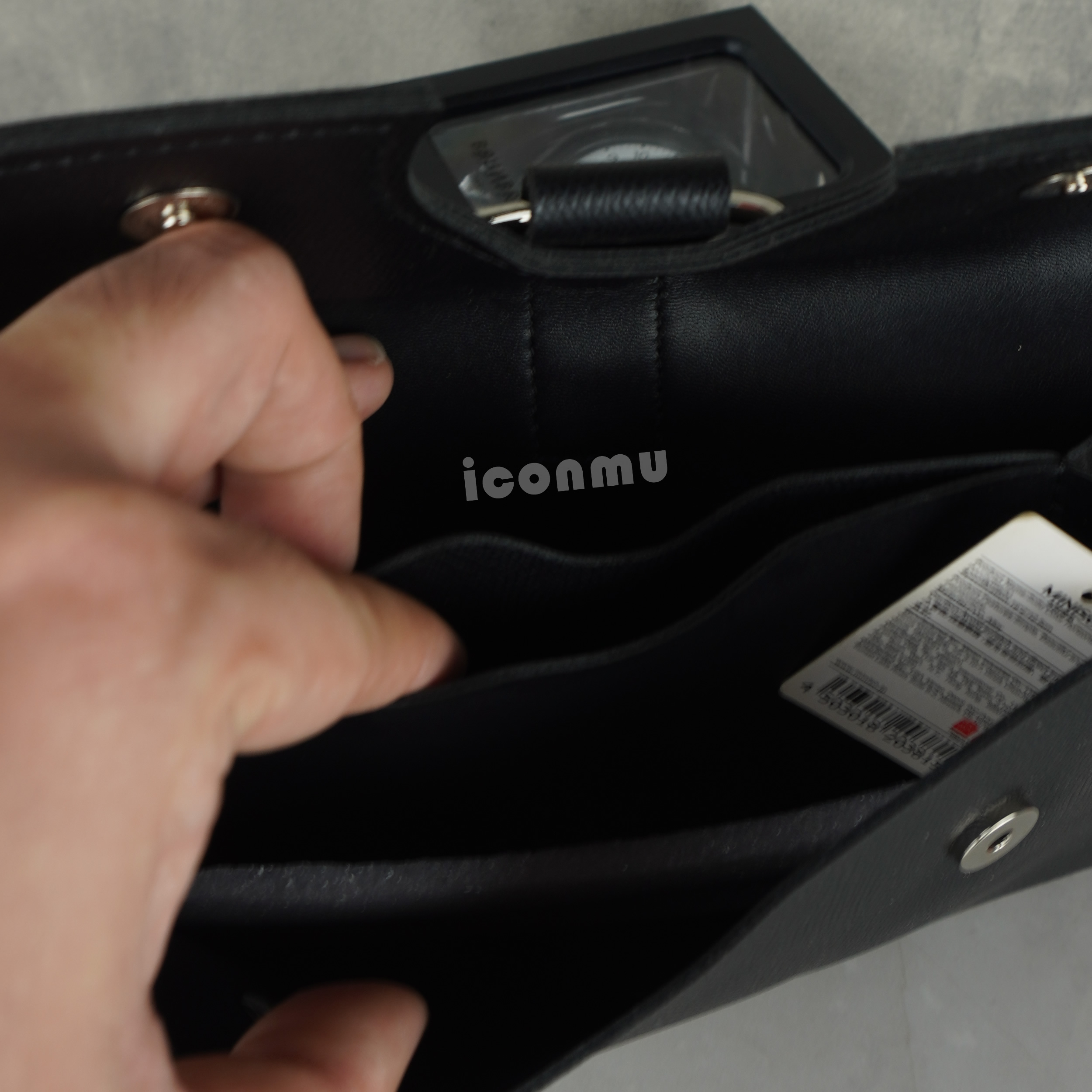 Miniso Dompet Handphone Horizontal Dengan Ring Besi Termasuk Tali Panjang / Solid Color Horizontal Cellphone Pouch