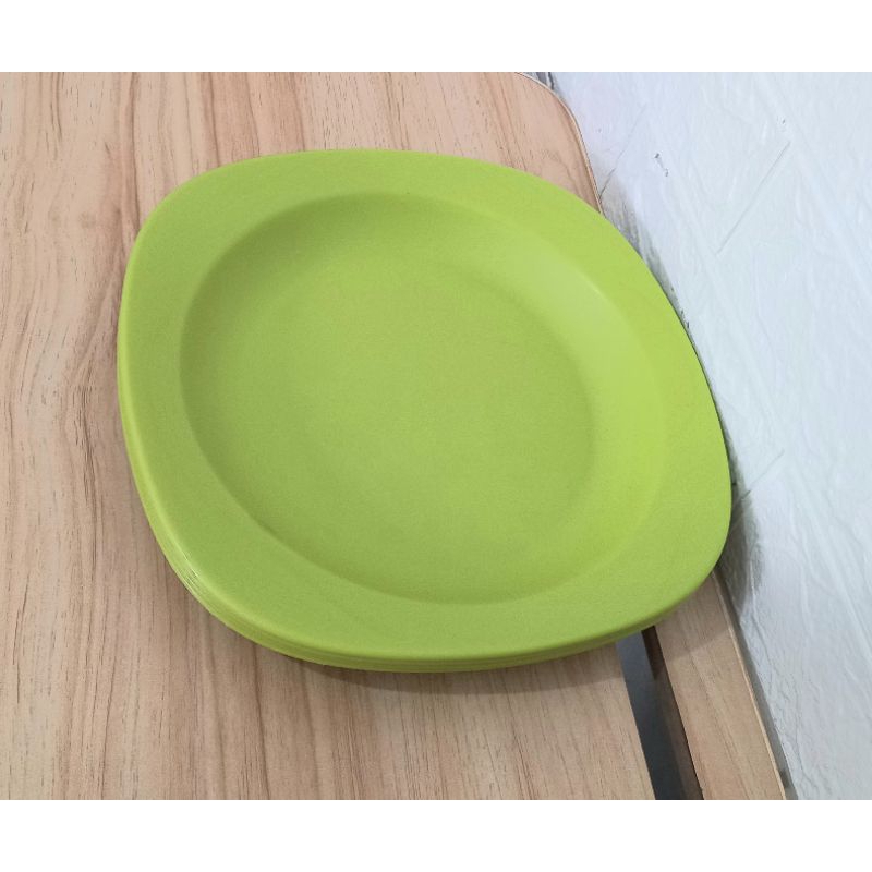Preloved Blossom Plate By Tupperware