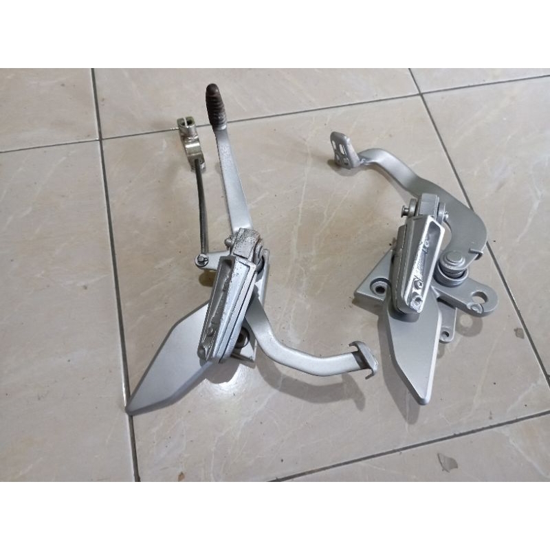 FOOT STEP DEPAN YAMAHA VIXION OLD 2009 2011 ORIGINAL 3C1