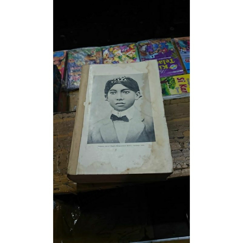 DI BAWAH BENDERA REVOLUSI 1