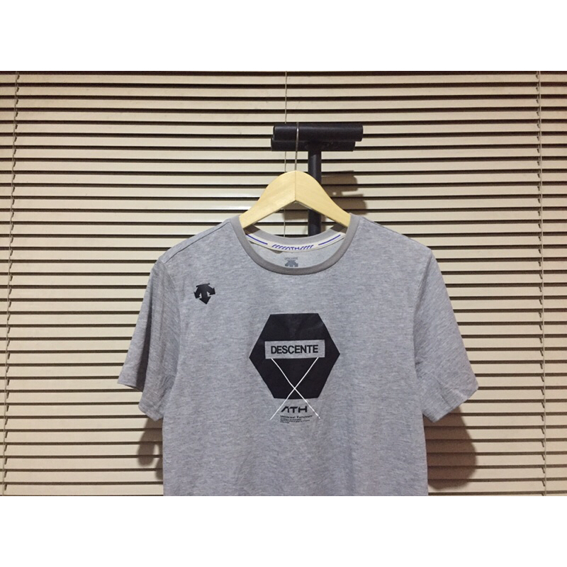 T-SHIRT DESCENTE GREY