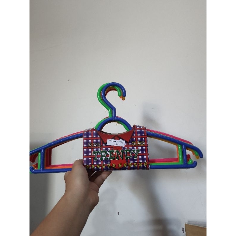 HANGER KAPSTOK TEBAL KUAT ISI 6 PCS / GANTUNGAN BAJU WARNA  / KAPSTOK