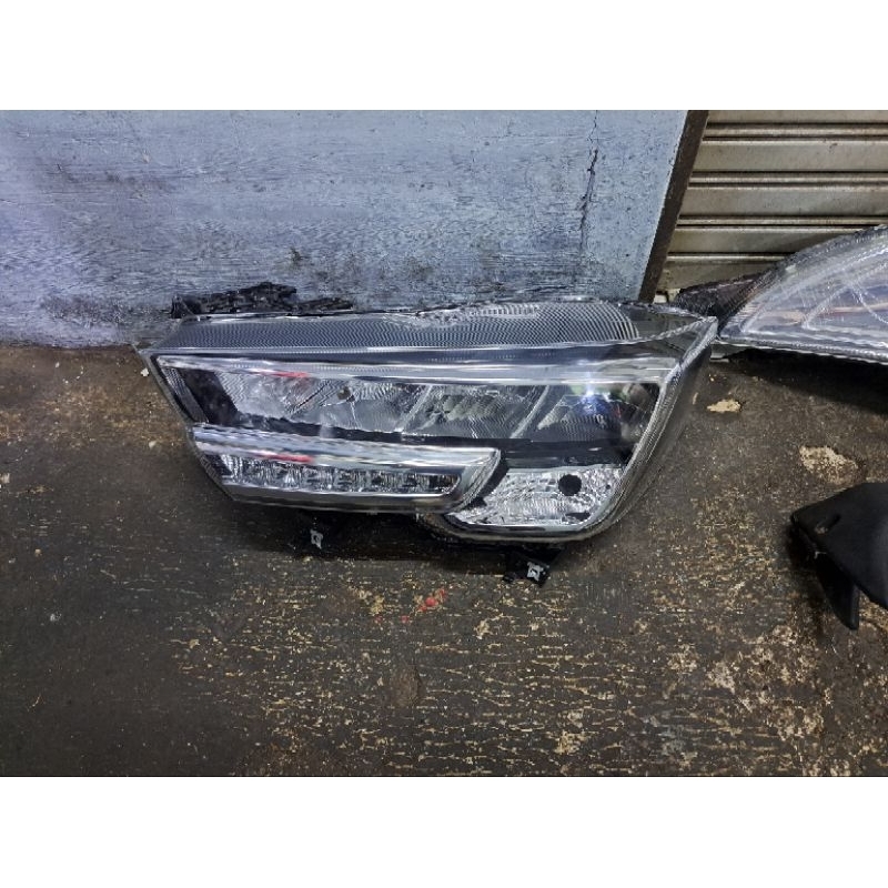 Headlamp Suzuki XL7 Original