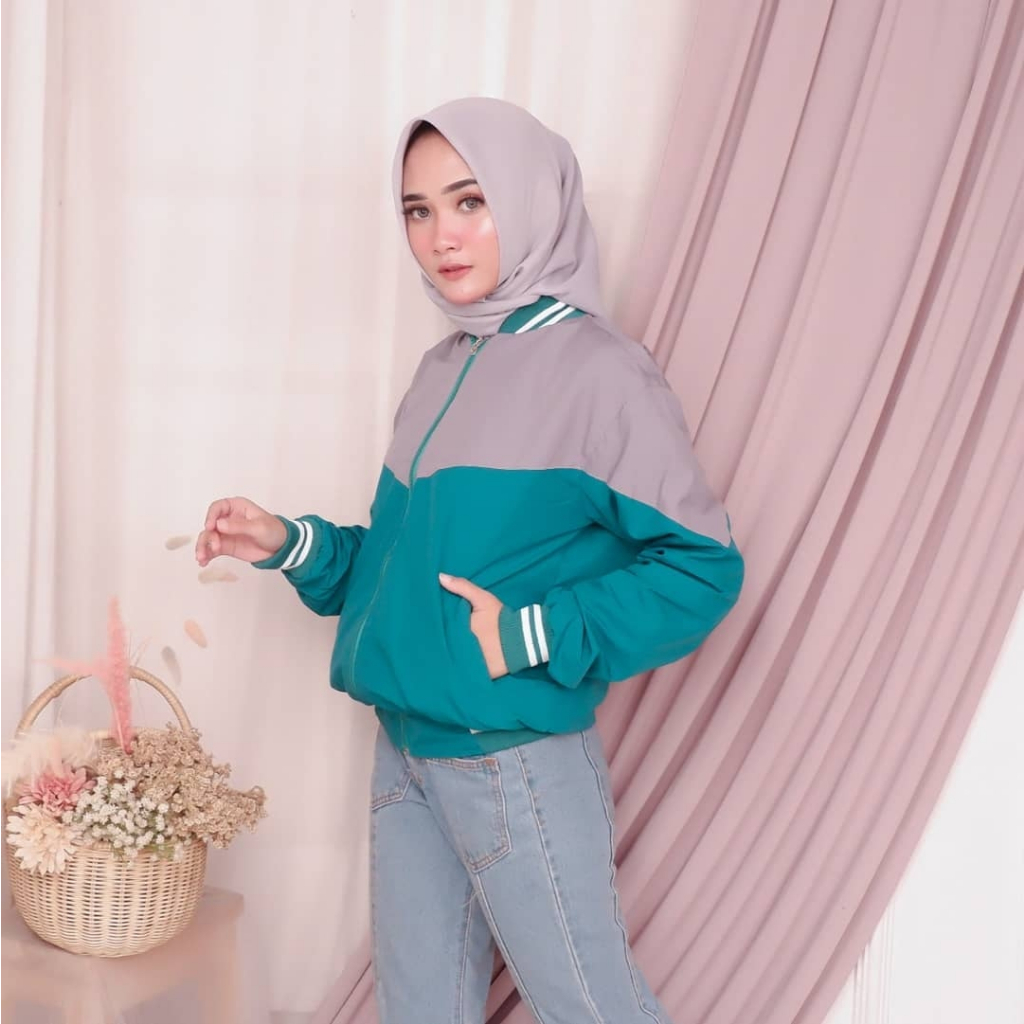 Jaket Parasut Wanita Bolak Balik Waterproof Tosca