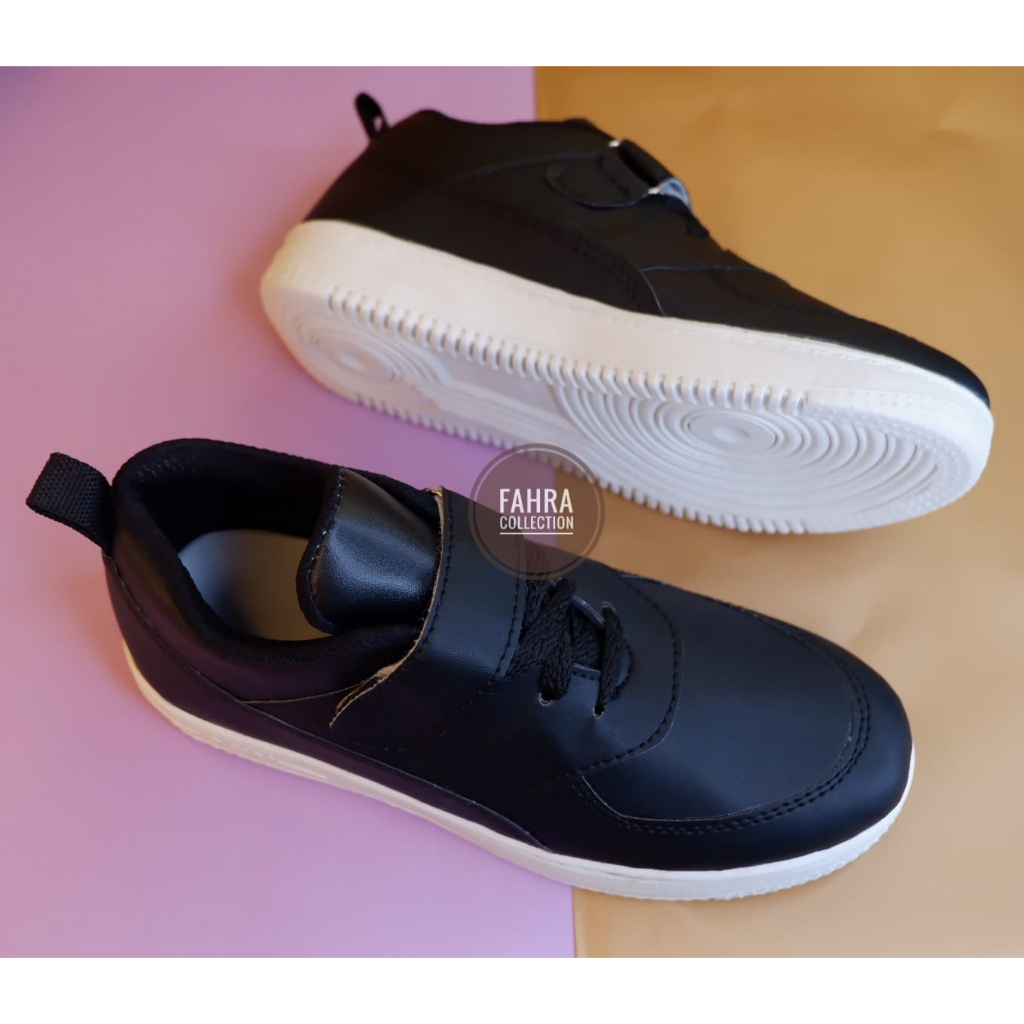 Sepatu Sneaker Anak Sekolah Hitam