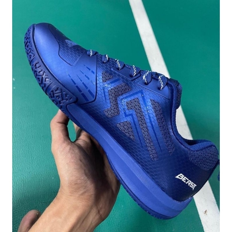 Sepatu Badminton Hundred Beast Original