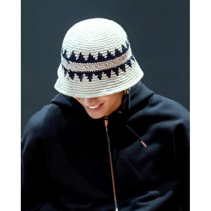 BUCKET HAT ALA "V BTS"