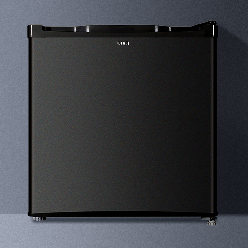 CHiQ  Kulkas Mini Bar Refrigerator mini Kapasitas 50 Liter - CSR58DG Black