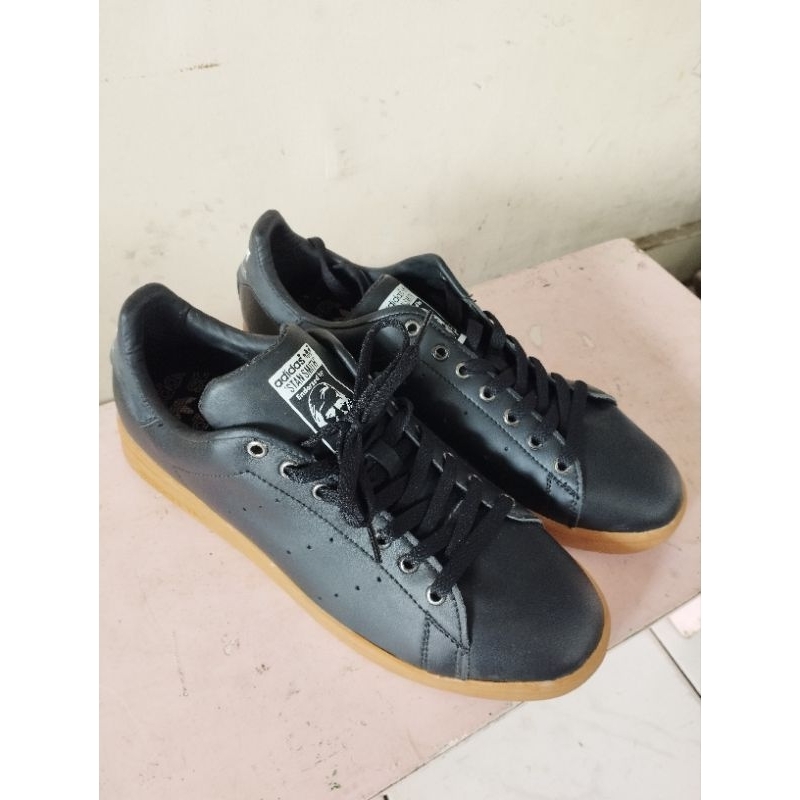 ADIDAS STAN SMITH BLACK GUM SOLE