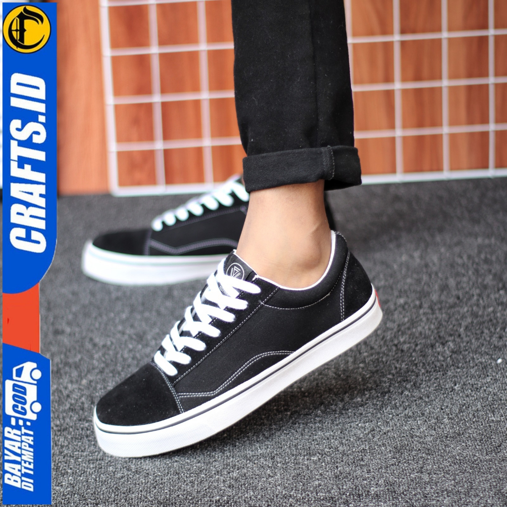 Sepatu Sekolah Sneakers Big Size Jumbo Black White 44 45 46 47 Sepatu Ukuran Besar Pria