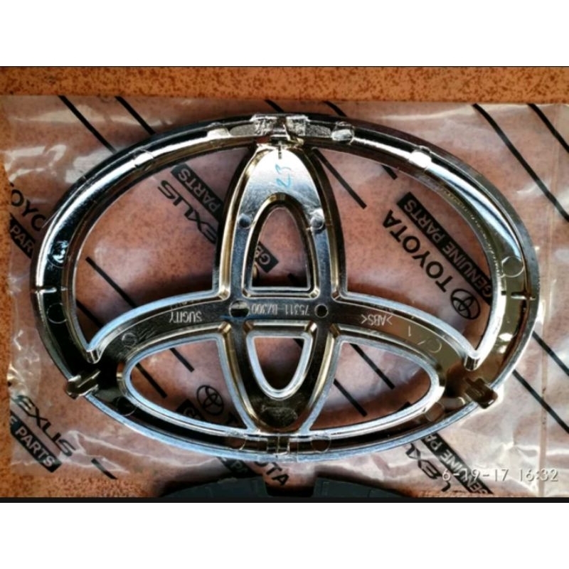 emblem logo depan Avanza 2015-2017 + tatakan original