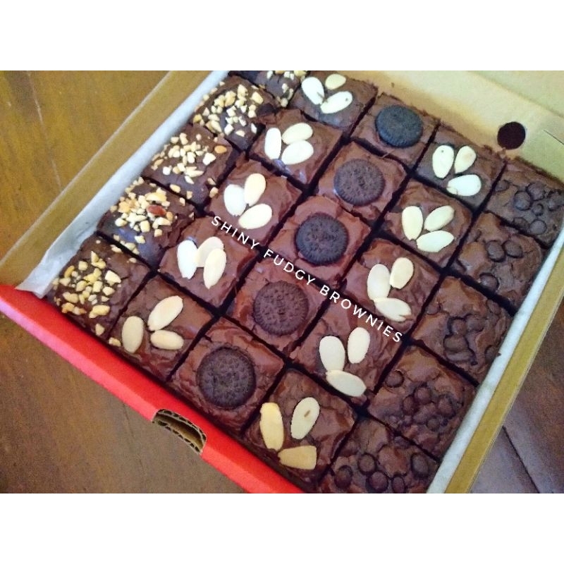

Brownies Sekat Shiny Fudgy 20x20 cm | Brownies Kekinian | Free Kartu Ucapan | Hampers