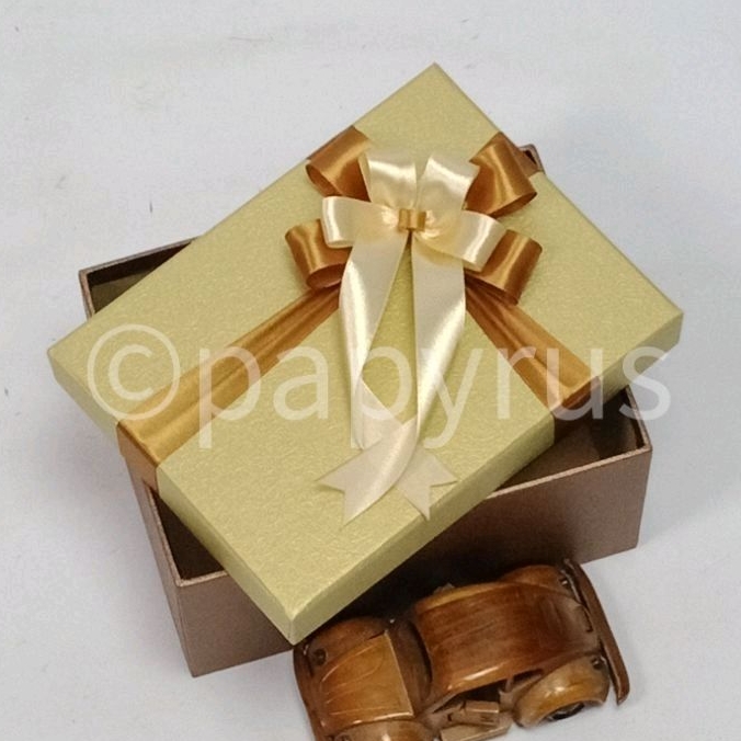 

PAPYRUS Kombinasi 15x20 Tinggi 10cm Kotak Kado Gift Box V2
