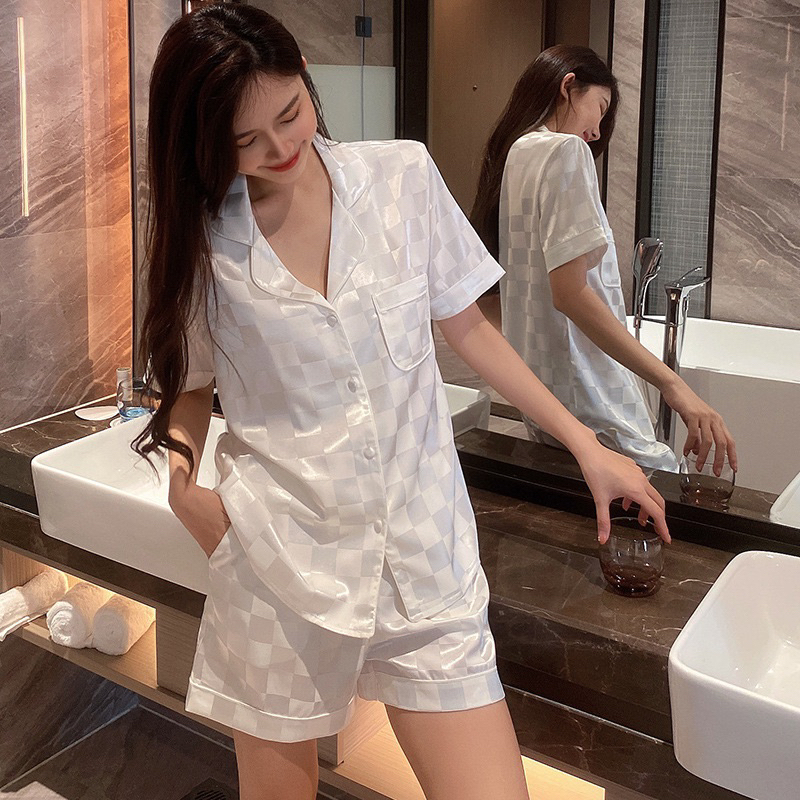 007 Luxury Sleepwear Kelas Atas Piyama Satin Lengan Pendek Celana Pendek Kerah Motif Tiny Square Kancing Hidup Bahan Satin High Quality Piyama Import/ Baju Tidur Import / Baju Tidur Murah / Piyama Set / Baju Tidur Set