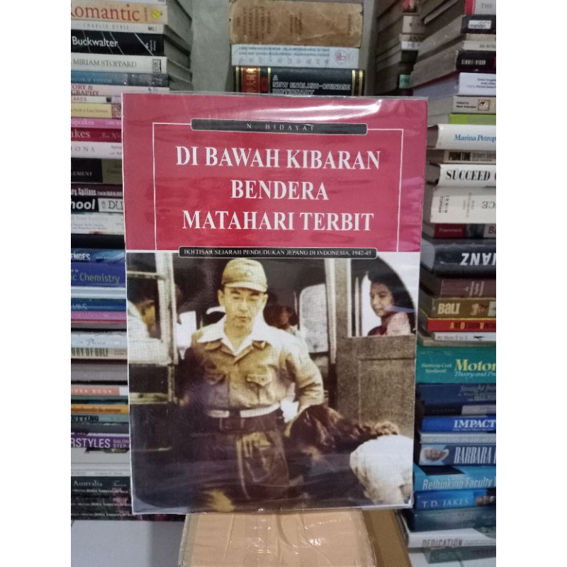 BUKU ORI DI BAWAH KIBARAN BENDERA MATAHARI TERBIT