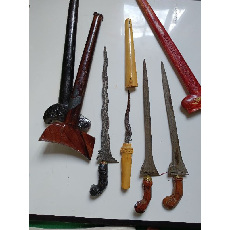Barang Antik Keris Empu Sakti Warisan Budaya Leluhur Dialih Rawatkan Kepada Yang Lebih Baik Perawata