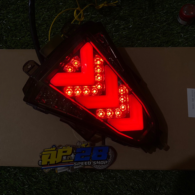 PAKET KOMPLIT LAMPU STOP BELAKANG PLUS SEIN LED YAMAHA R15 LAMA V2 MODEL 3 IN 1 / STOPLAMP BELAKANG R 15 V2 OLD PLUS SEN LED