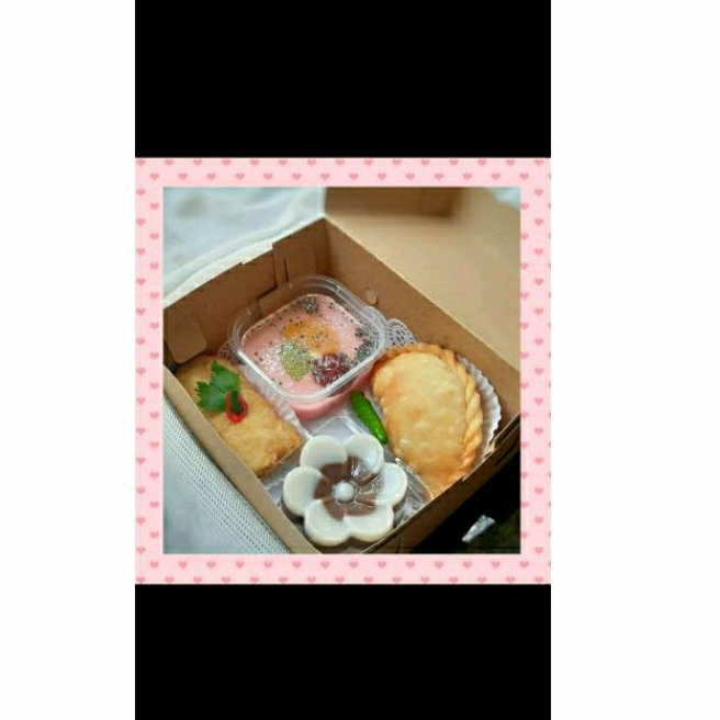 

PAKET SNACK BOX 10 RIBU