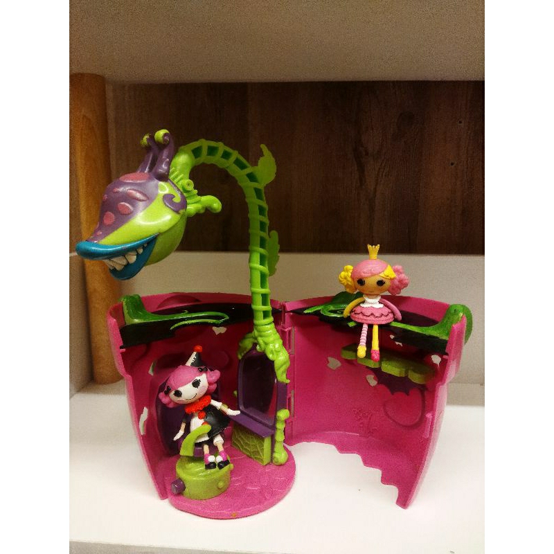 rumah pot dan 2 figure lala loopsi