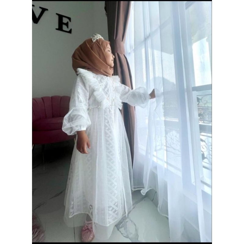 Gamis Anak Perempuan Bahan Brukat Tile Model Rempel Dada V Mix Mutiara Putih Umur 3-15 Tahun Terbaru 2023