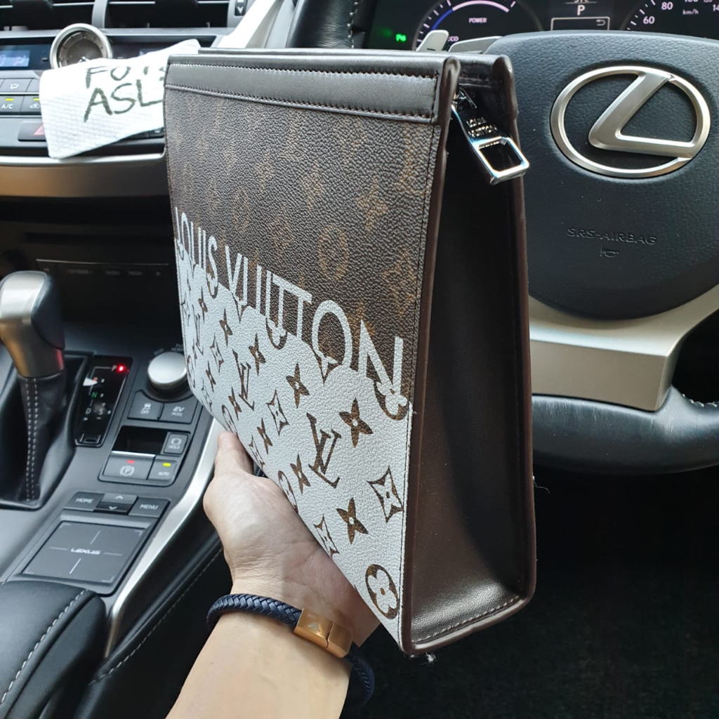 Clutch L Vuitton 895 (Free Sarung + Bubblewrap)