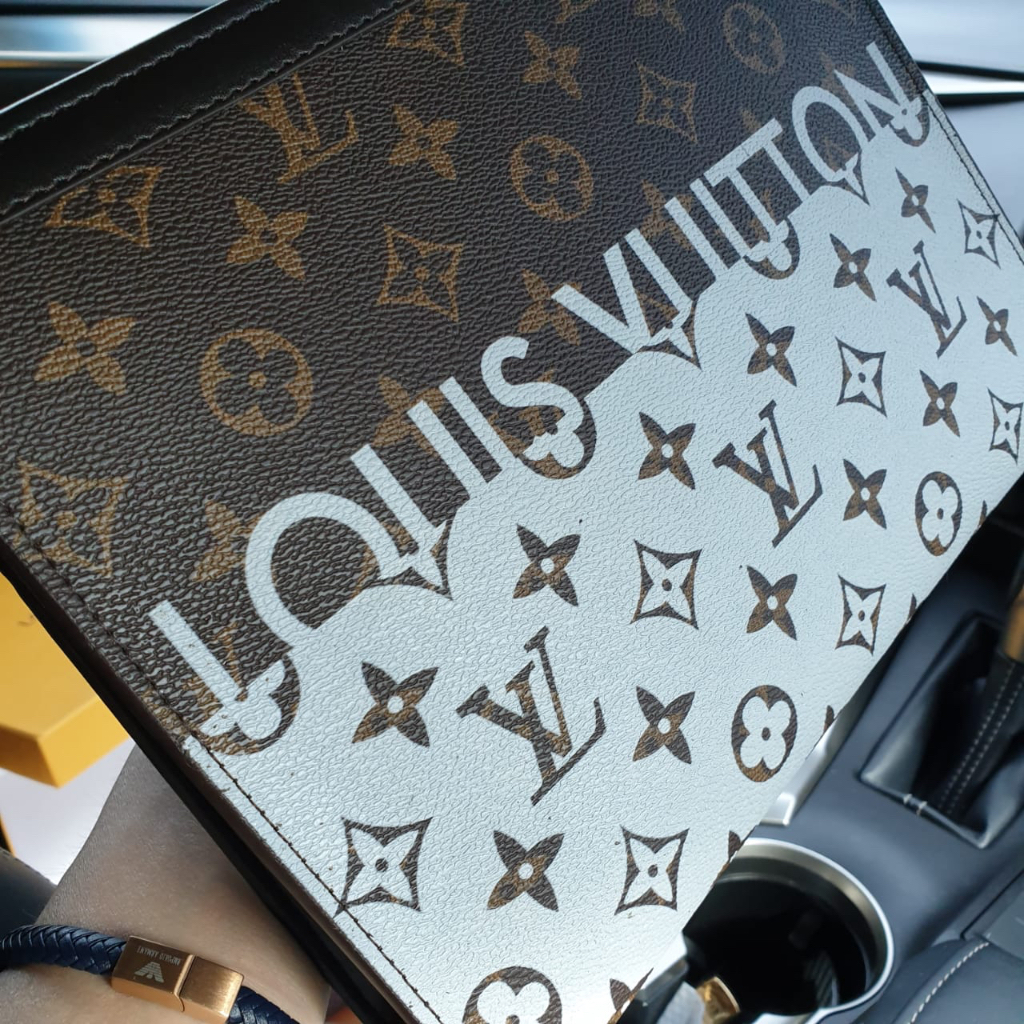 Clutch L Vuitton 895 (Free Sarung + Bubblewrap)