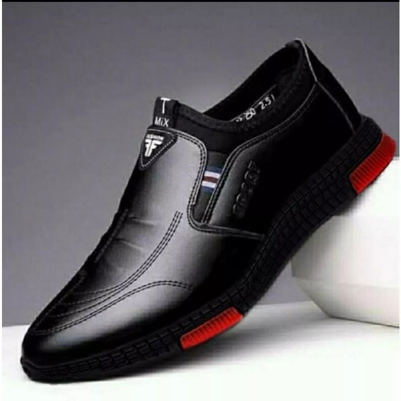 Sepatu pria pantofel formal hitam kasual ringan sepatu slip on pria hitam kasual