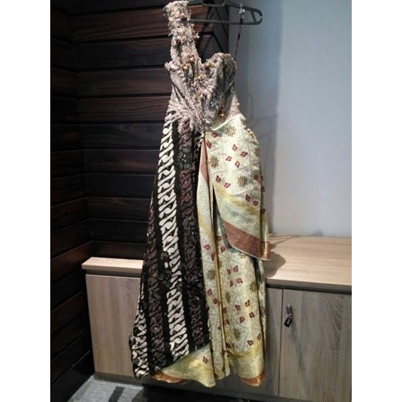 Preloved Gaun Pesta Luire