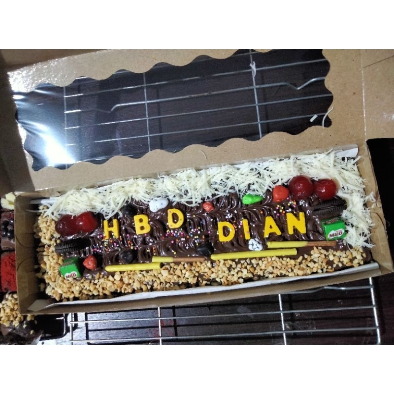 

brownies panggang edisi ultah ukuran 30x10cm