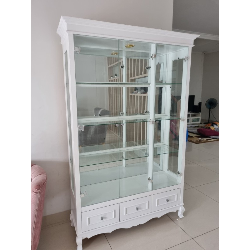 Lemari Pajangan Kristal 3 Pintu Kaca
